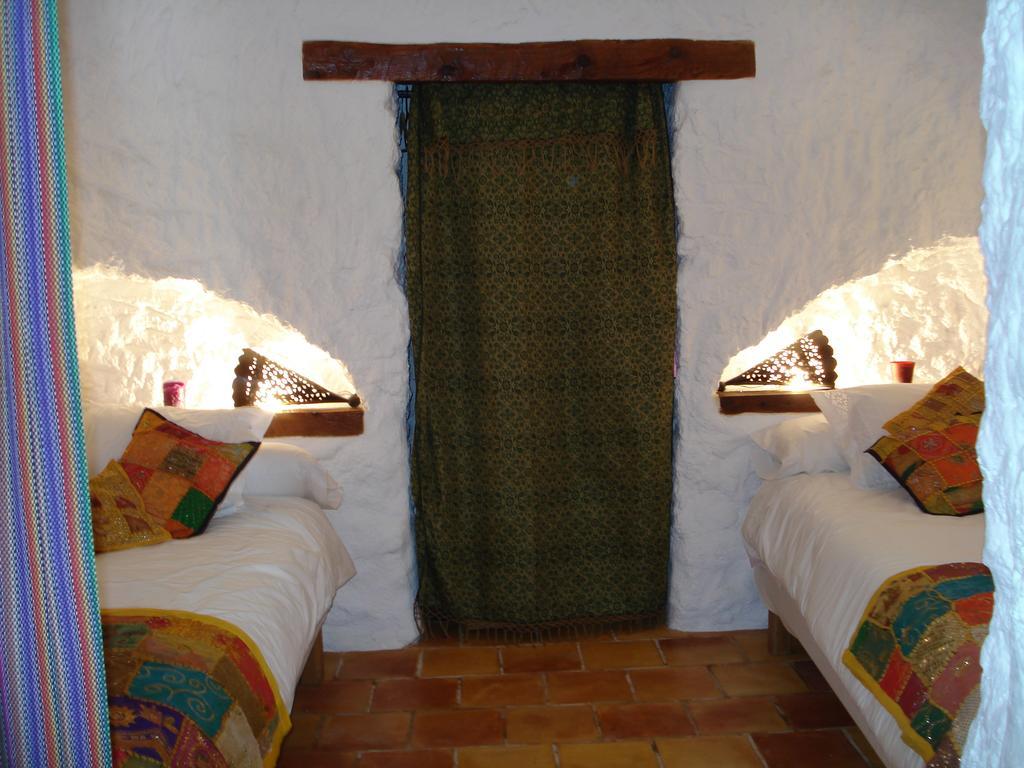 Cueva De La Alegria Villa Huescar Room photo